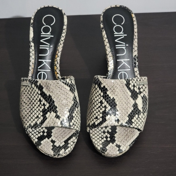 Calvin Klein Britta Wedges Slip On Snake Embossed Leather Round Toe 6.5 - Picture 7 of 9